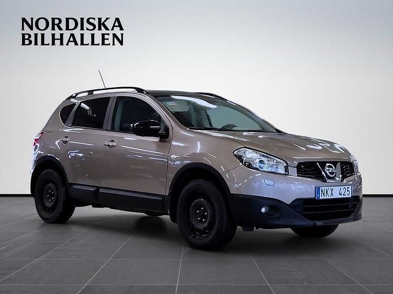 Brun Begagnad 2013 Nissan Qashqai 360º SUV | 89 795 kr (Marknadspris) - Bild 1/4