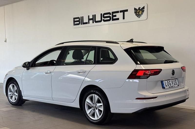 Begagnad VW Golf VIII 131 HK (96 kW) 2022 Vit Kombi