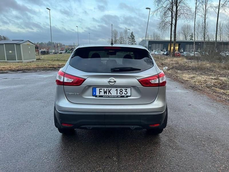 Begagnad Nissan Qashqai 116 HK (85 kW) 2017 Silver SUV