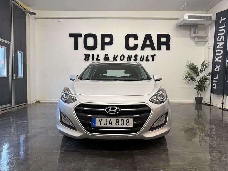 Begagnad Hyundai i30 Comfort 135 HK (99 kW) 2017 Silver Kombi