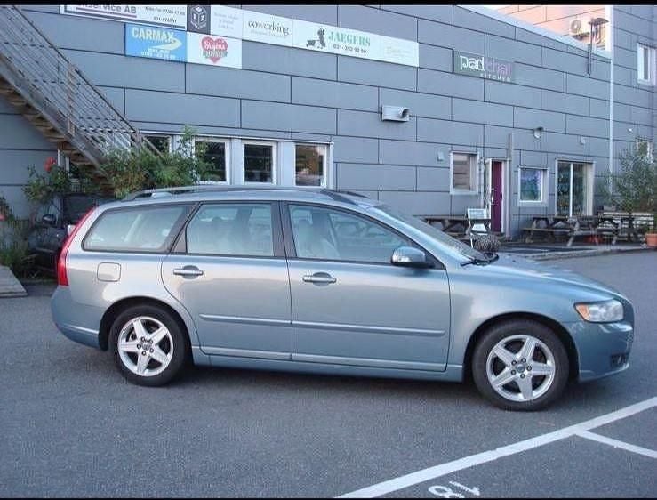 Begagnad Volvo V50 Momentum 136 HK (100 kW) 2008 Kombi