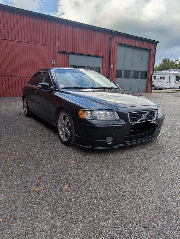 Svart Begagnad 2008 Volvo S60 Sedan | 60 000 kr (Marknadspris) - Bild 1/4