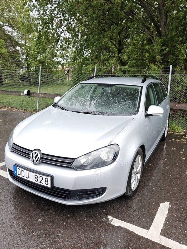 Silver Begagnad 2012 VW Golf VII Kombi | 39 000 kr (Marknadspris) - Bild 1/4