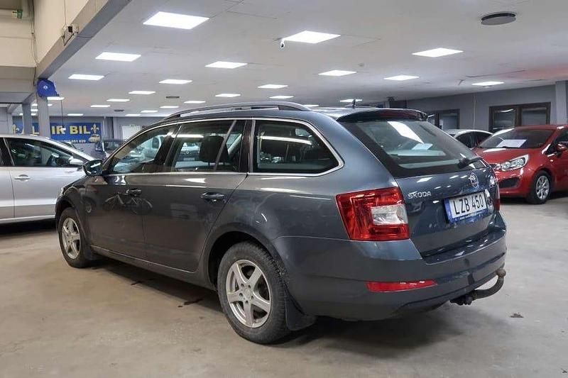 Begagnad Skoda Octavia Ambition 110 HK (80 kW) 2015 Grå Kombi
