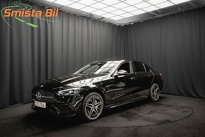 Svart Begagnad 2022 Mercedes C300e AMG Sedan | 378 900 kr (Marknadspris) - Bild 1/3