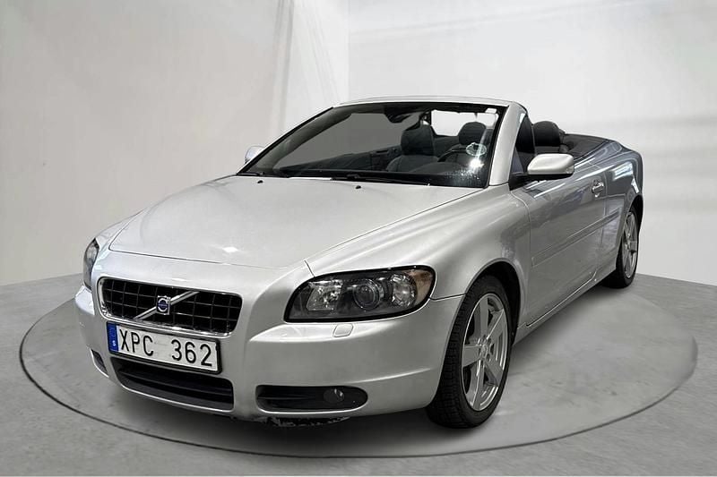 Ljusgrå Begagnad 2006 Volvo C70 Summum Cab | 125 500 kr (Marknadspris) - Bild 1/4