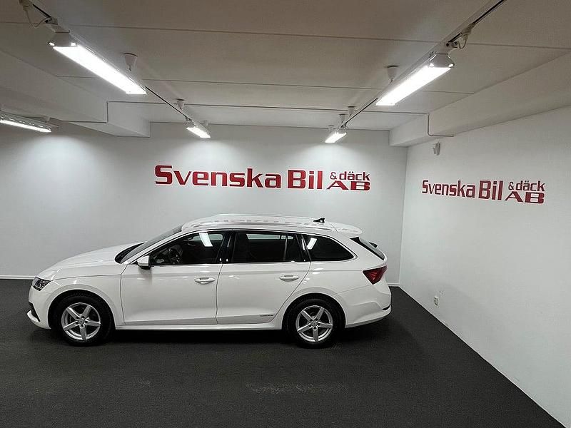Begagnad Skoda Octavia Ambition 110 HK (80 kW) 2023 Vit Kombi