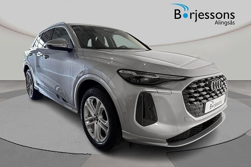 Silver Ny 2025 Audi Q5 Advanced SUV | 619 900 kr (Lite dyr) - Bild 1/4