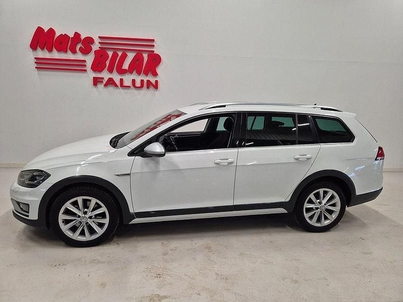 Vit Begagnad 2017 VW Golf Alltrack Kombi | 189 900 kr (Lite dyr) - Bild 1/4