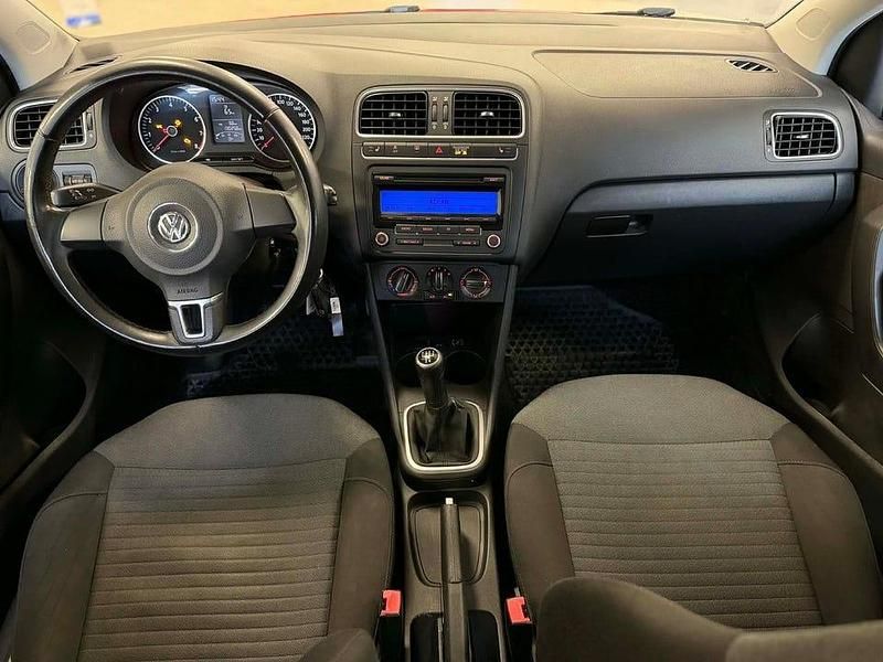 Begagnad VW Polo 86 HK (63 kW) 2010 Röd Halvkombi