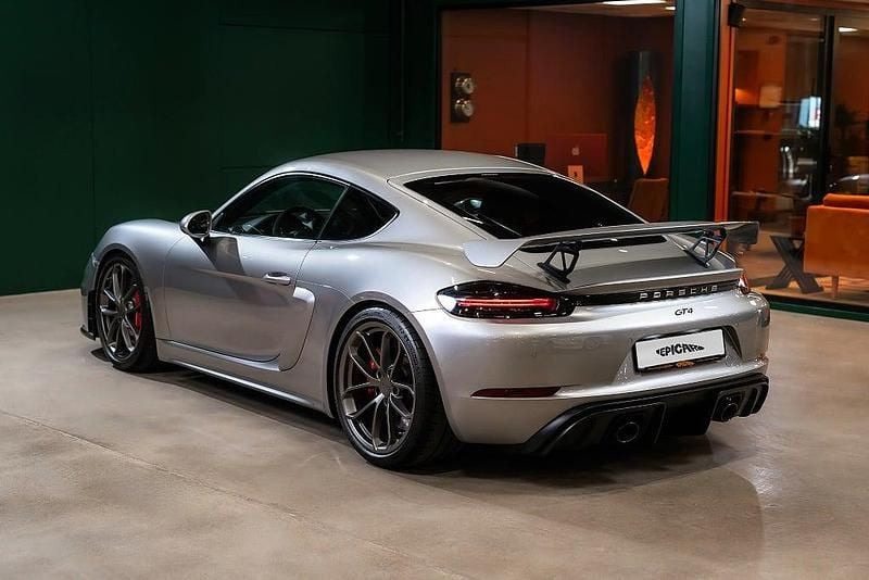 Begagnad Porsche 718 Cayman GT4 420 HK (308 kW) 2020 Silver Sportkupé