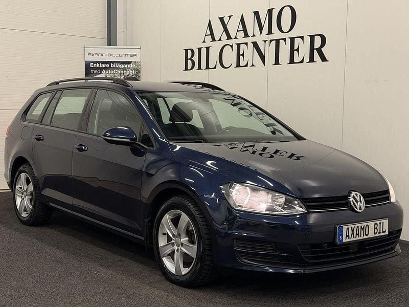 Mörkblå Begagnad 2014 VW Golf VII Kombi | 69 900 kr (Marknadspris) - Bild 1/4