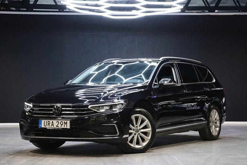 Begagnad VW Passat GTE 218 HK (160 kW) 2023 Svart Kombi