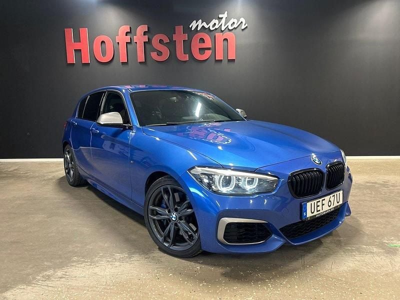 Blå Begagnad 2018 BMW M140 M Sport Halvkombi | 329 900 kr (Bra pris) - Bild 1/4