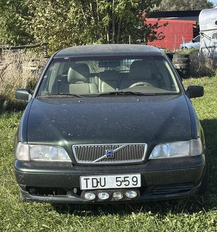 Grön Begagnad 2000 Volvo V70 Kombi | 10 000 kr - Bild 1/4