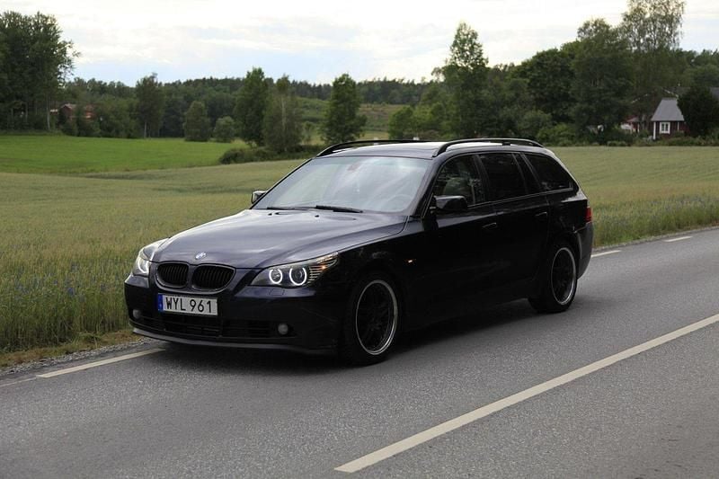 Begagnad BMW 525 Sport Line 218 HK (160 kW) 2005 Blå Kombi
