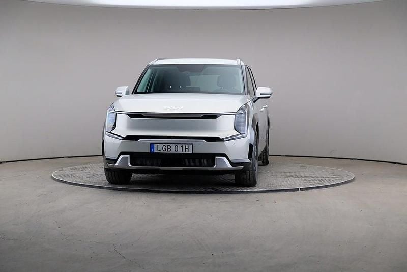 Begagnad Kia EV9 Plus 283 kW (385 HK) 2025 Grå SUV