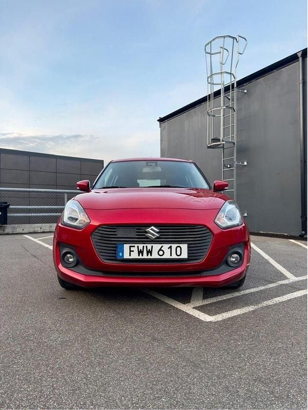 Röd Begagnad 2017 Suzuki Swift Halvkombi | 80 000 kr (Marknadspris) - Bild 1/4