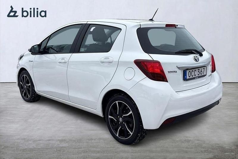 Begagnad Toyota Yaris Hybrid Active 102 HK (75 kW) 2016 Vit Halvkombi