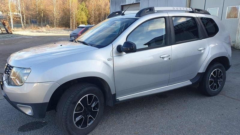 Silver Begagnad 2018 Dacia Duster Black Shadow SUV | 89 000 kr (Marknadspris) - Bild 1/4