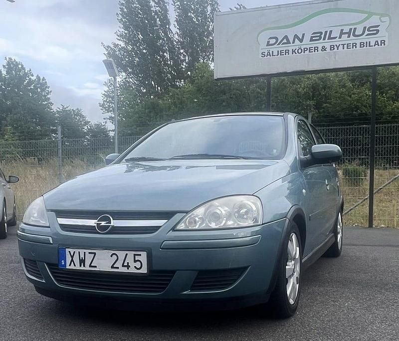 Begagnad Opel Corsa 81 HK (59 kW) 2006 Grå Halvkombi