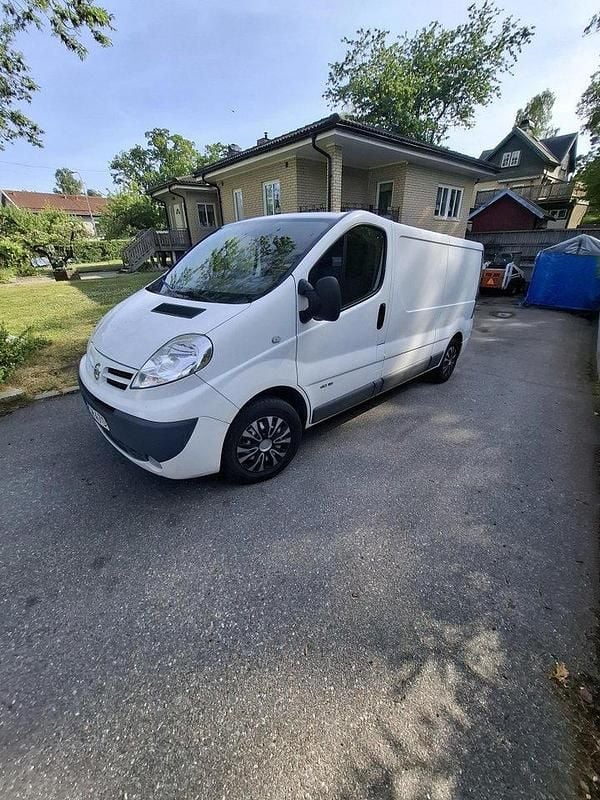 Vit Begagnad 2014 Nissan Primastar Minibuss | 58 000 kr (Marknadspris) - Bild 1/4