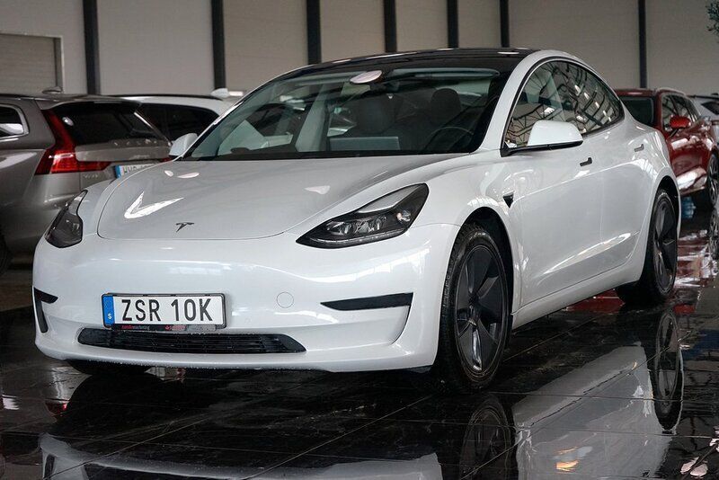 Vit Begagnad 2021 Tesla Model 3 Standard Range Plus Sedan | 217 500 kr (Superpris) - Bild 1/4