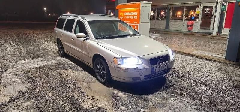 Begagnad 2006 Volvo V70 Kombi | 25 000 kr (Marknadspris) - Bild 1/4