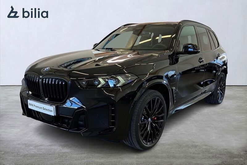 Svart Begagnad 2025 BMW X5 Comfort Edition SUV | 1 139 000 kr (Superpris) - Bild 1/3