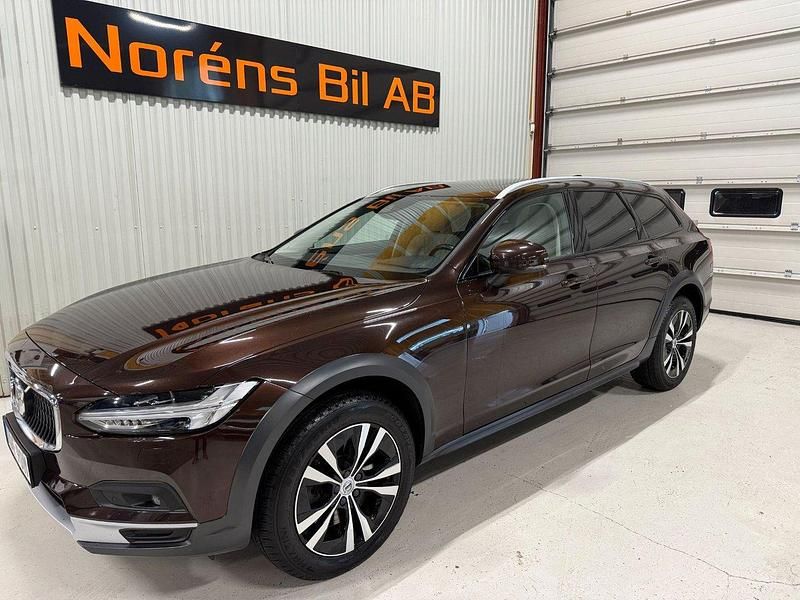 Mörkbrun Begagnad 2020 Volvo V90 CC SE Kombi | 379 000 kr (Lite dyr) - Bild 1/4