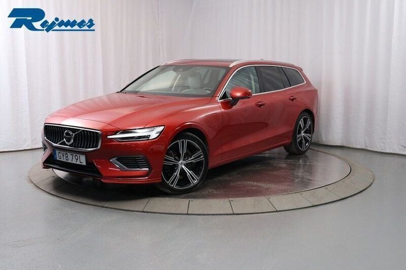 Röd (fusion red metallic) Begagnad 2022 Volvo V60 Inscription Kombi | 369 900 kr (Marknadspris) - Bild 1/4