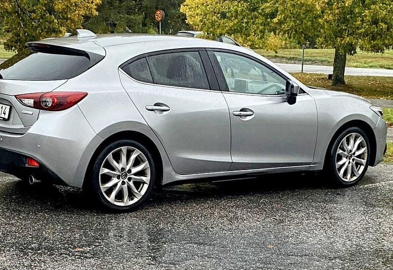 Grå Begagnad 2014 Mazda 3 Halvkombi | 75 000 kr (Bra pris) - Bild 1/4
