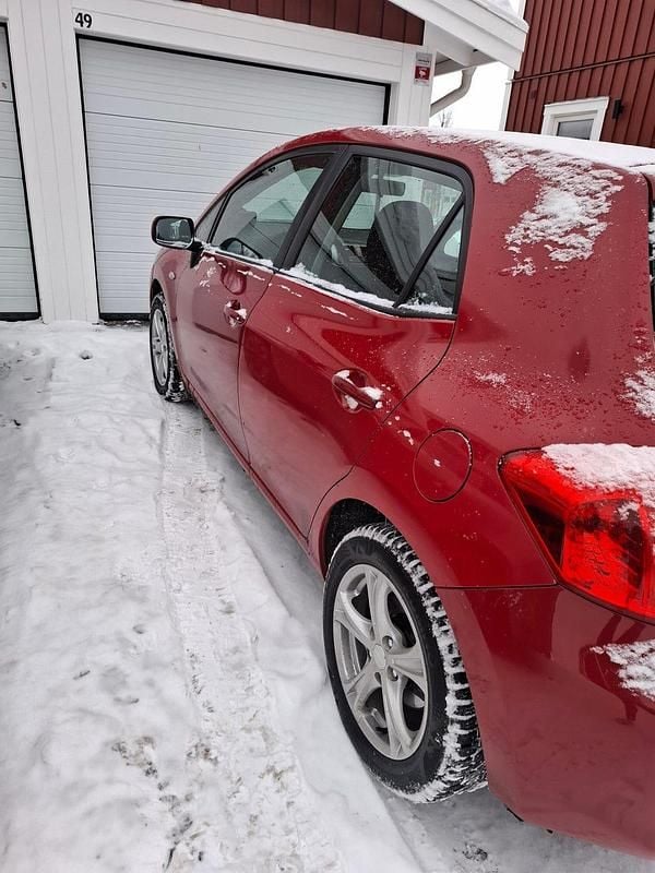 Begagnad Toyota Auris 124 HK (91 kW) 2008 Halvkombi