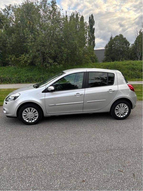 Silver Begagnad 2012 Renault Clio R.S. Halvkombi | 50 000 kr (Marknadspris) - Bild 1/4