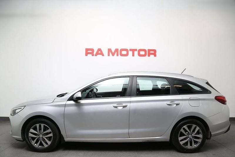 Begagnad Hyundai i30 Comfort 110 HK (80 kW) 2017 Silver Kombi