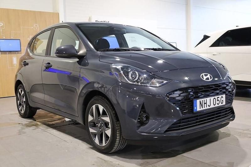 Begagnad Hyundai i10 Advanced 63 HK (46 kW) 2024 Grå Halvkombi