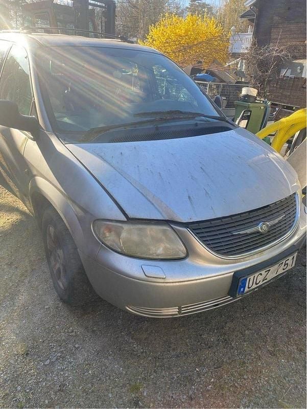 Grå Begagnad 2003 Chrysler Grand Voyager Minibuss | 4 000 kr (Superpris) - Bild 1/3
