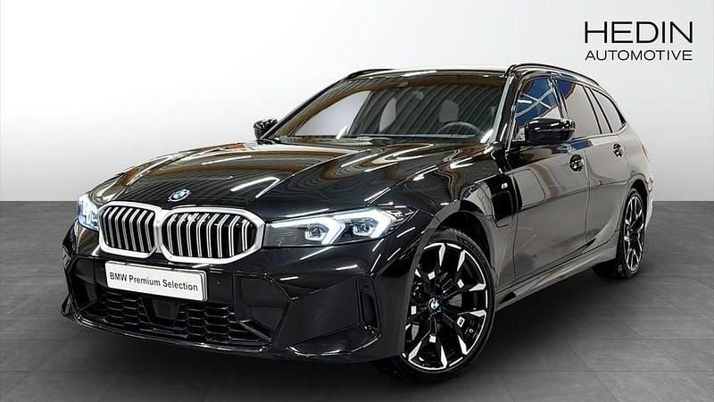Svart Begagnad 2025 BMW 330 Comfort Edition Kombi | 514 700 kr - Bild 1/4