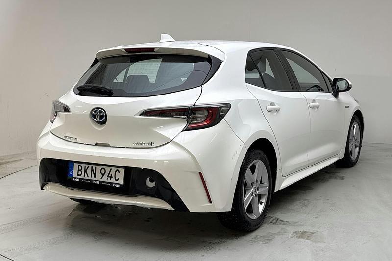 Begagnad Toyota Corolla 122 HK (89 kW) 2020 Vit