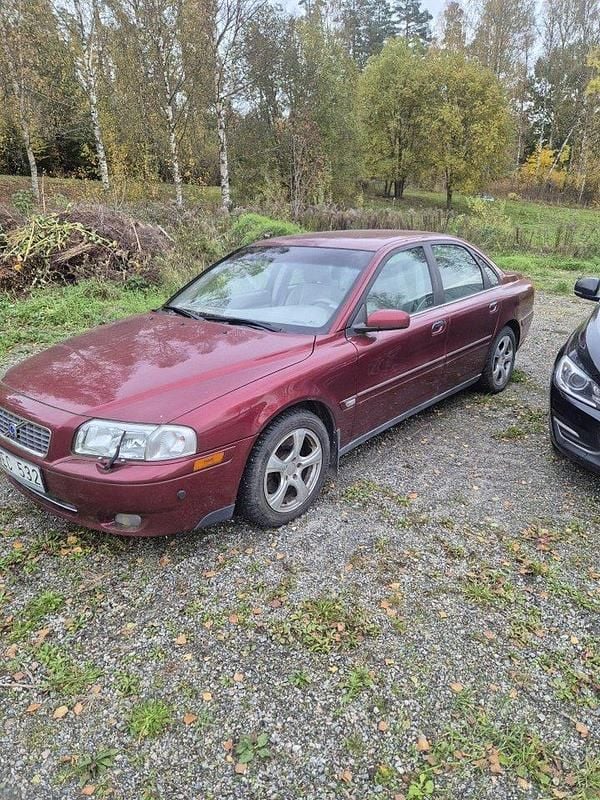 Röd Begagnad 2005 Volvo S80 Sedan | 20 000 kr (Dyr) - Bild 1/4