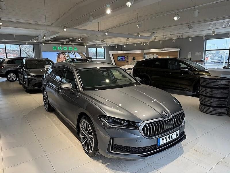 Ny Skoda Superb 2026 Grå Kombi