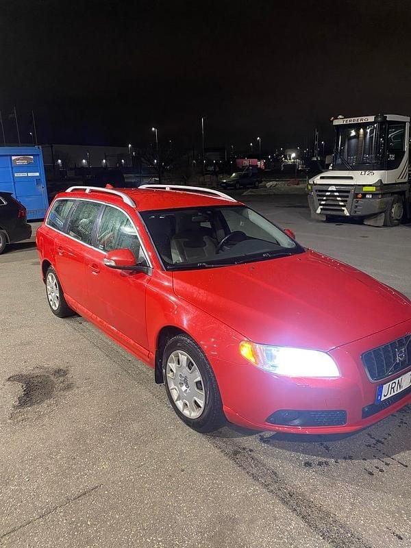 Begagnad 2009 Volvo V70 Kombi | 41 000 kr (Marknadspris) - Bild 1/4