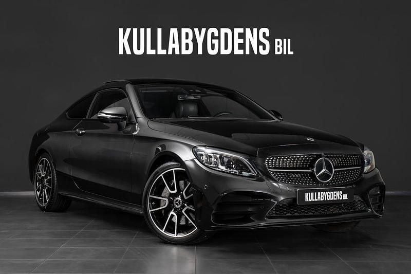 Grå Begagnad 2020 Mercedes C300 AMG Sportkupé | 419 000 kr (Dyr) - Bild 1/4