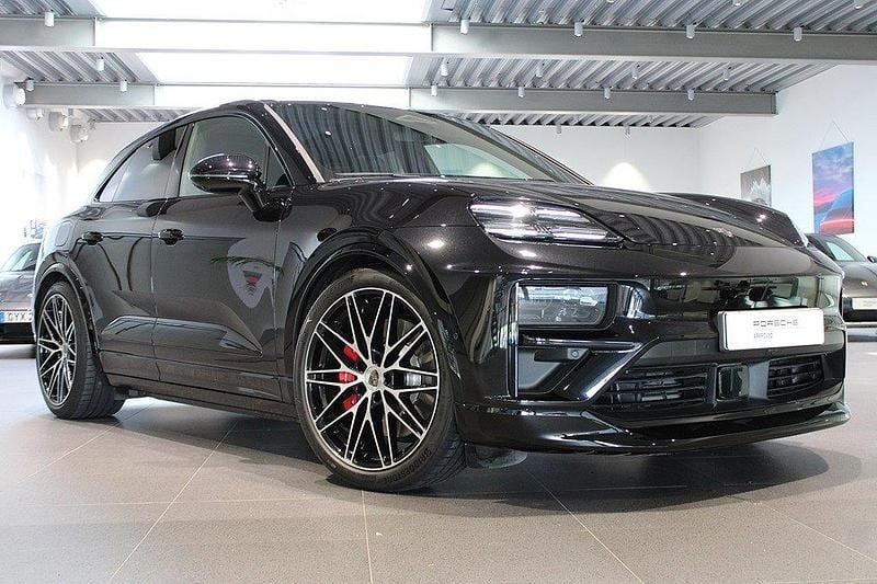 Svart Ny 2024 Porsche Macan Turbo SUV | 1 195 000 kr (Bra pris) - Bild 1/4
