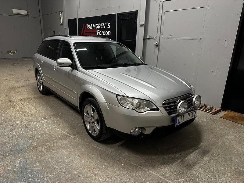 Silver Begagnad 2006 Subaru Outback Kombi | 26 500 kr (Marknadspris) - Bild 1/4