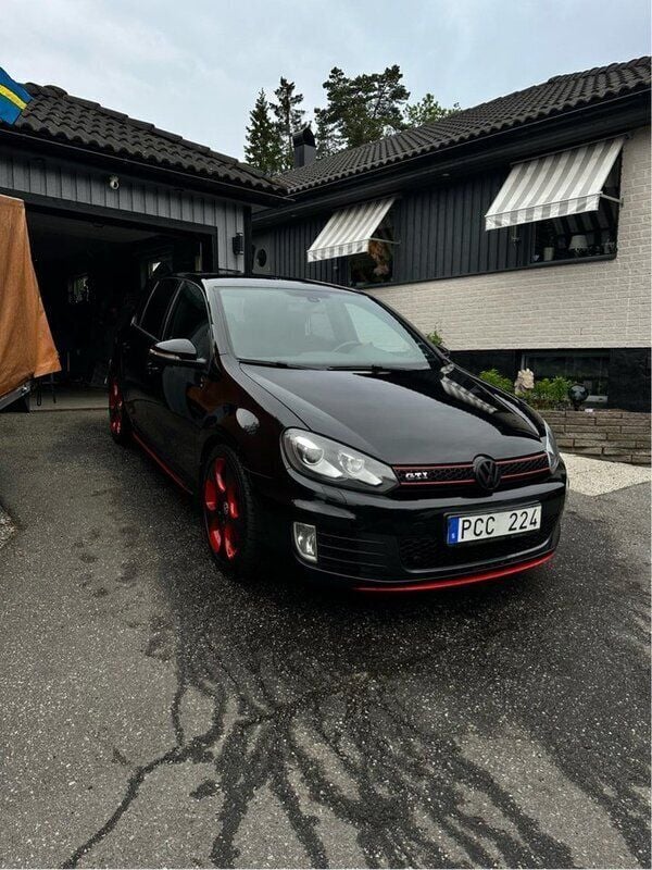 Svart Begagnad 2010 VW Golf VI GTI Halvkombi | 120 000 kr - Bild 1/4