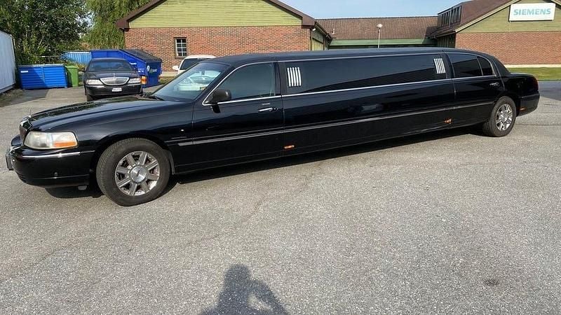 Begagnad Lincoln Town Car 243 HK (178 kW) 2011 Svart Sedan