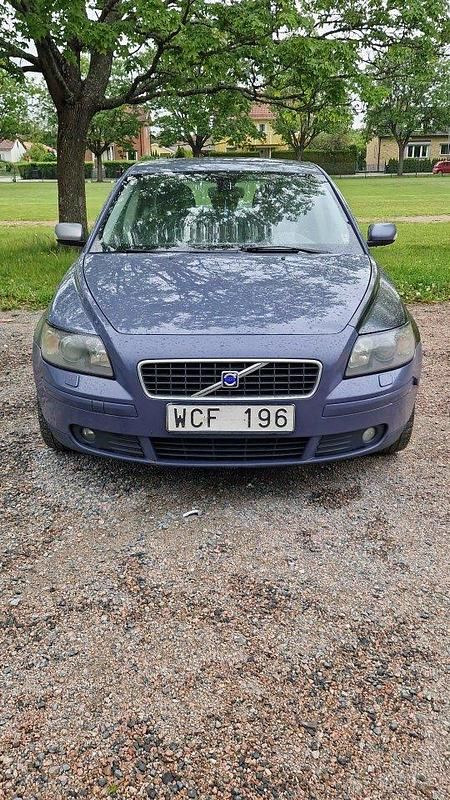 Blå Begagnad 2005 Volvo S40 Sedan | 7 000 kr (Superpris) - Bild 1/4