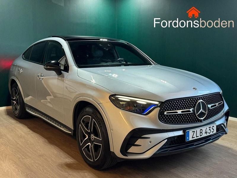 Silver Begagnad 2023 Mercedes GLC220 AMG Sportkupé | 619 900 kr - Bild 1/4