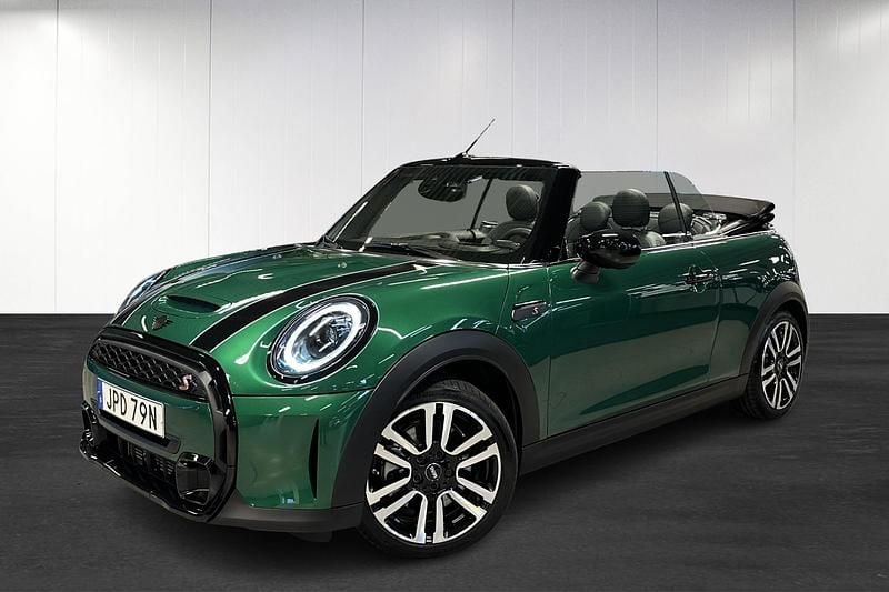 Grön (green) Begagnad 2024 Mini Cooper S Cabriolet Cab | 299 900 kr (Superpris) - Bild 1/4